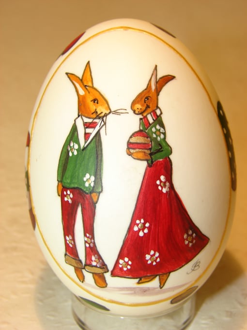 Künstlerisch gestaltetes Osterei